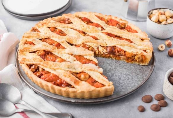 Пирог с вялеными абрикосами, орехами и шоколадом