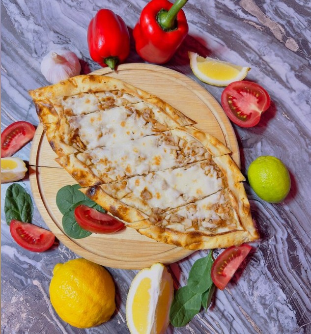 Пиде с курицей и сыром