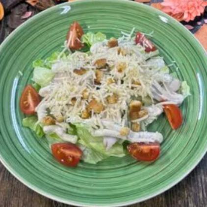 Салат Цезарь с курицей