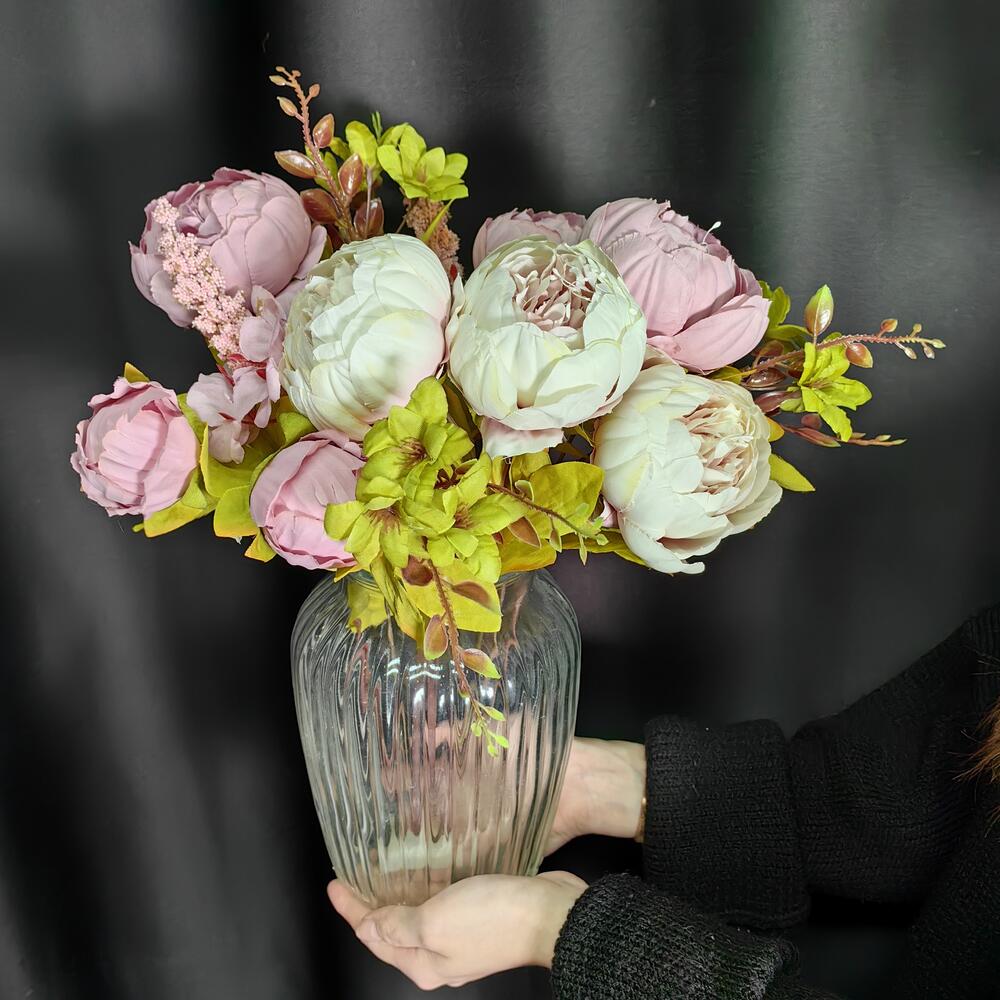 Букет из пионов розо-белых искусственных в вазе