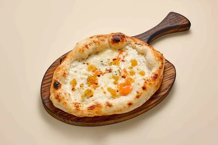 Балтийская лепешка пышная Четыре сыра