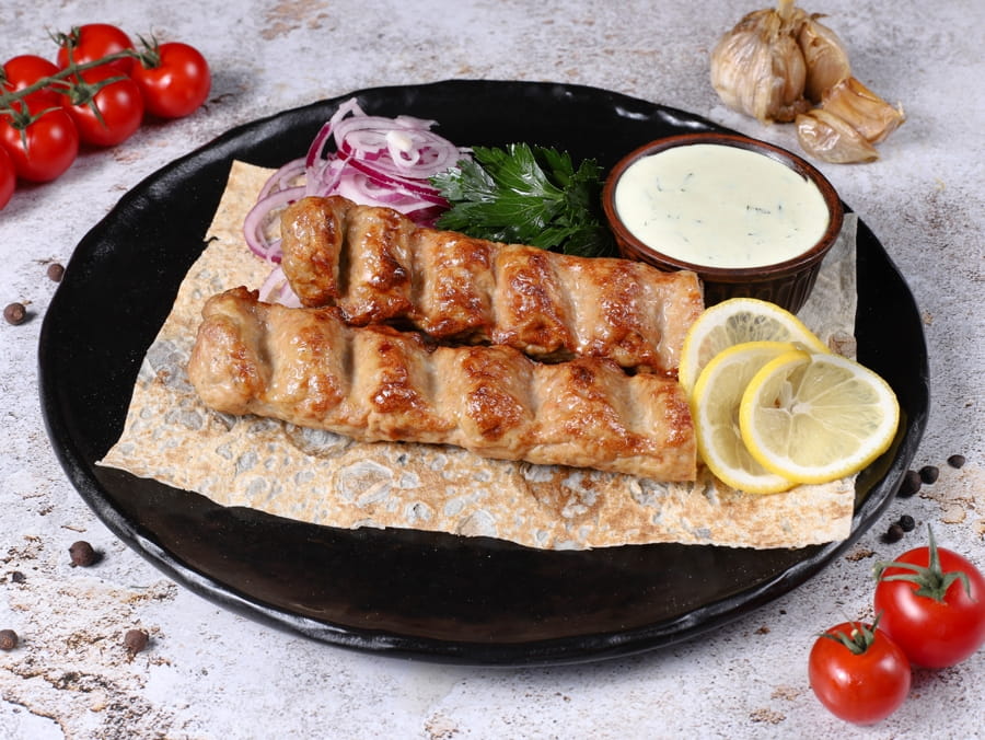 Люля кебаб говядина с курицей
