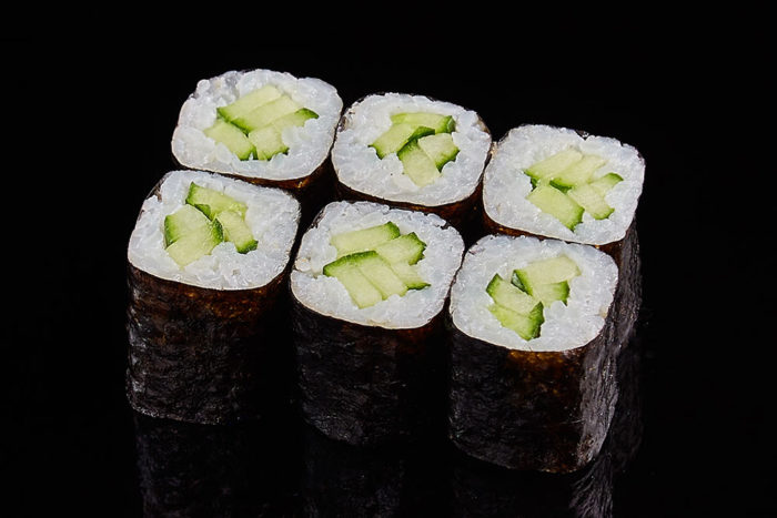 Маки Роллы огурец