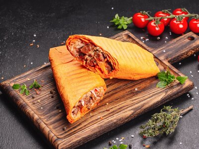 Шаурма со свининой в сырном лаваше