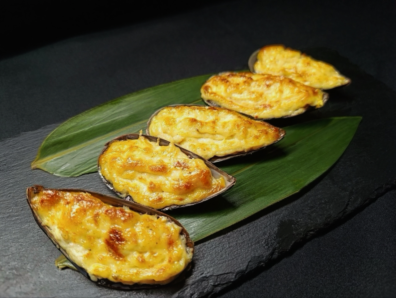 Мидии с чесночным соусом