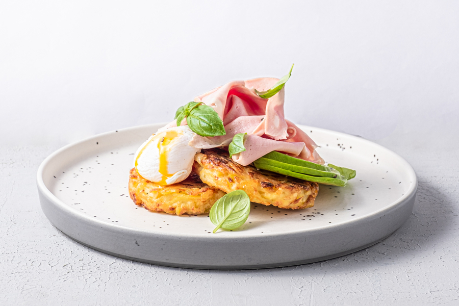 Драник с мортаделлой и авокадо