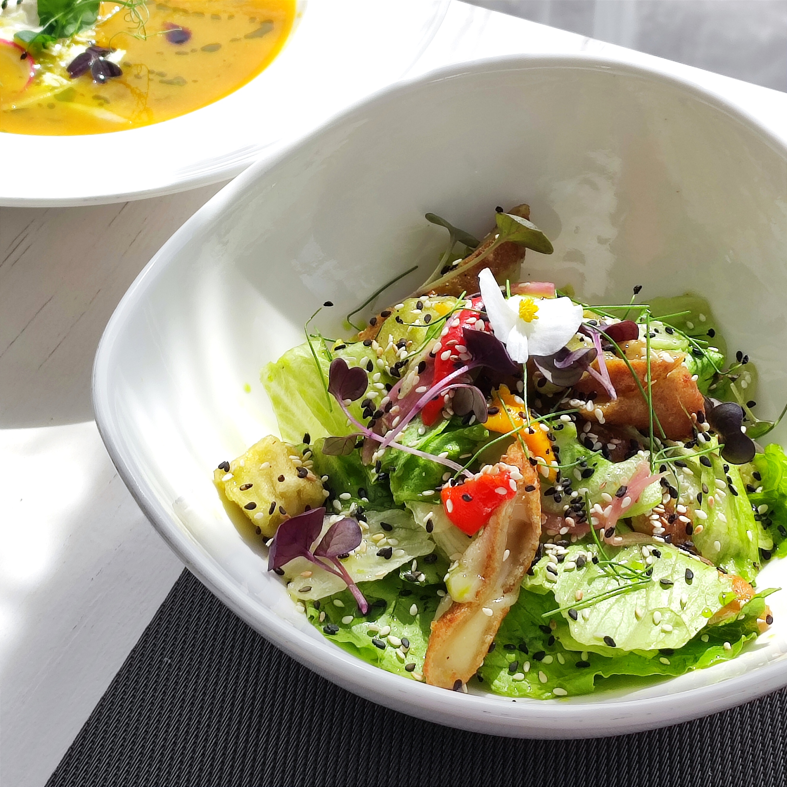 Салат с баклажаном и сулугуни