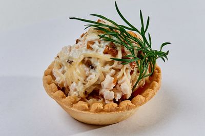 Тарталетки с салатом из курицы