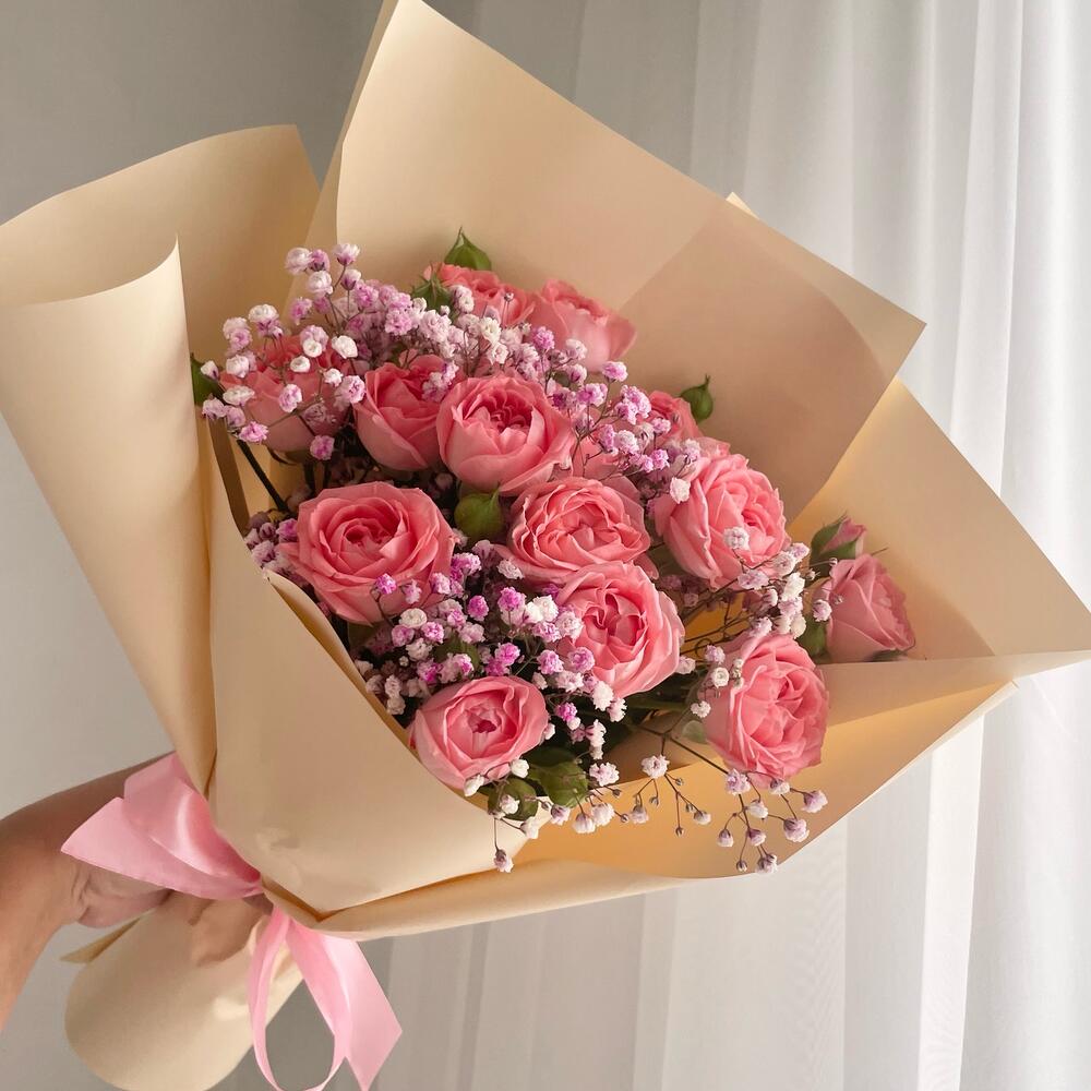 Букет из пион роз и гипсофил