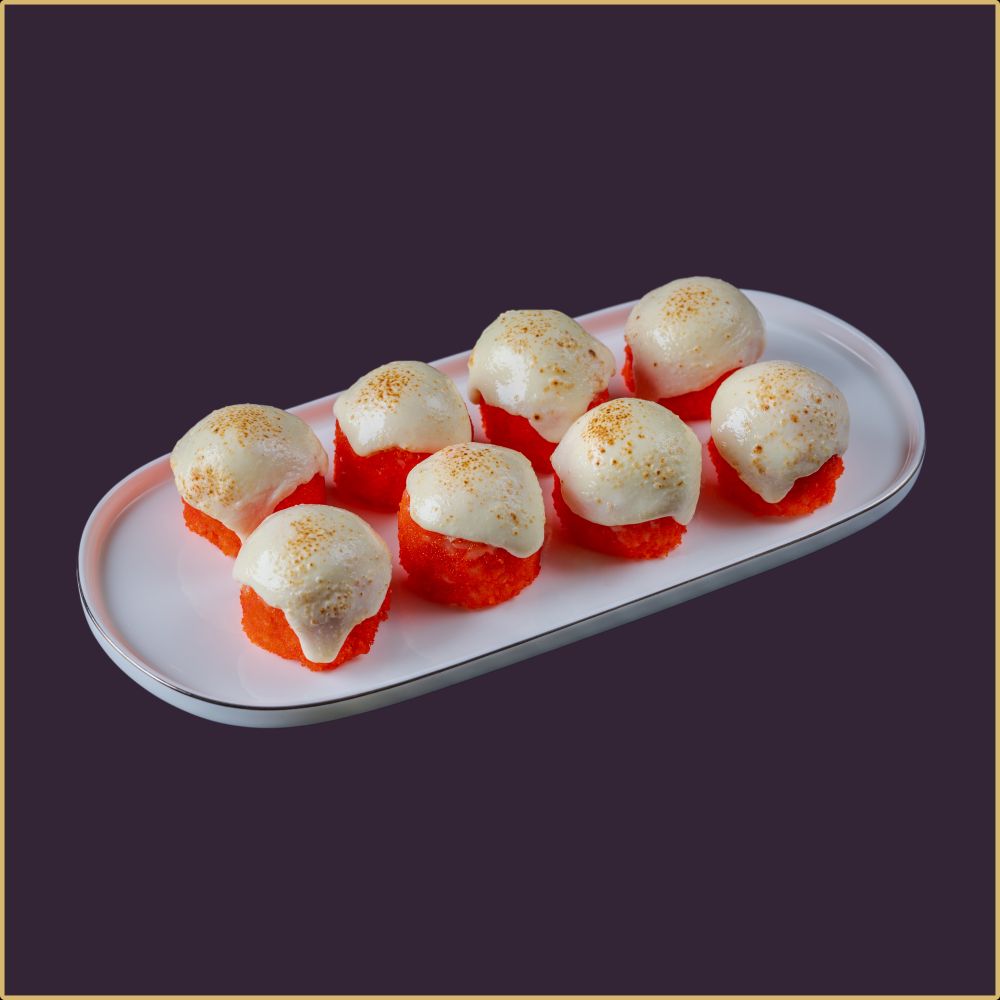 Ролл Лосось под сыром в масаго запечённый