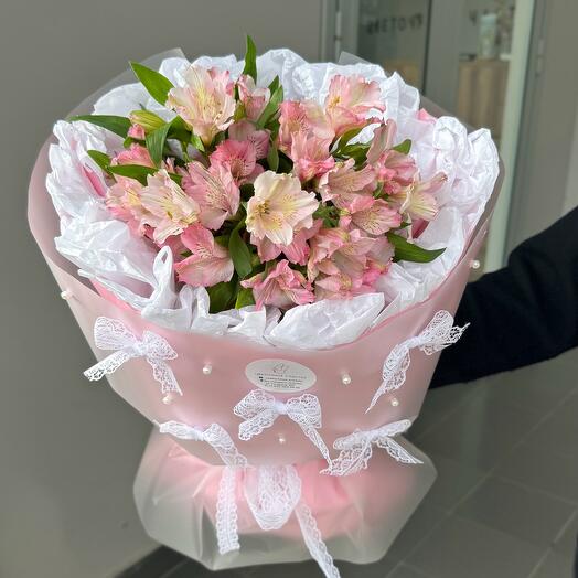 Нежные альстромерии