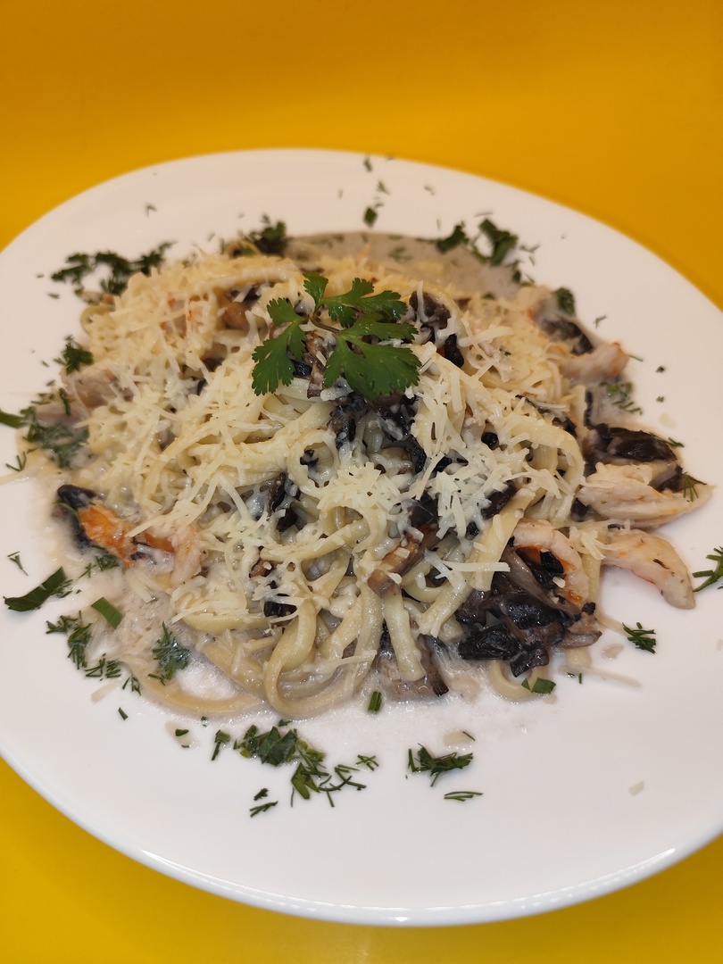 Паста с креветками и шампиньонами
