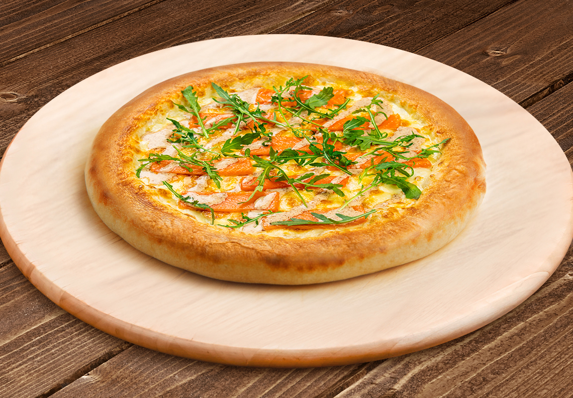 Пицца с лососем и ореховым соусом 22 см на классическом тесте