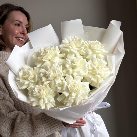 Объемный букет с ажурными розами -9 штук