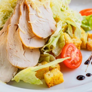 Цезарь по классике с грудями курицы