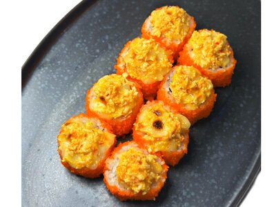 Запеченный ролл с крабом и моцареллой