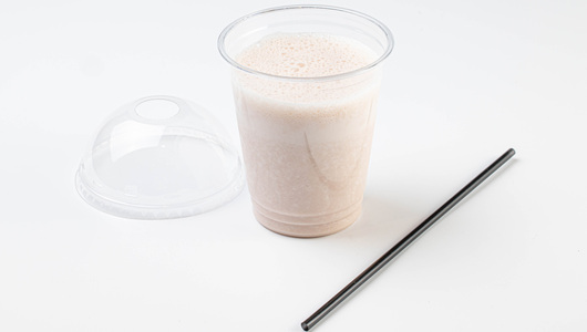 Молочный коктейль с клубникой безлактоз. 400 мл, кафе