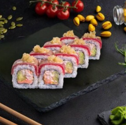 Красный ламбо ролл с татаки из тунца