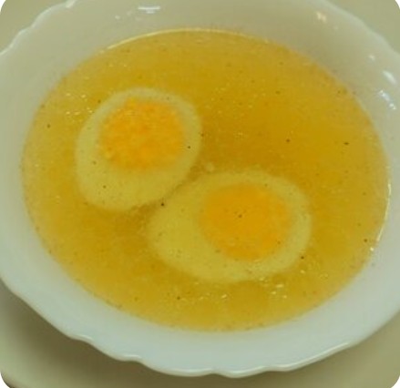Бульон куриный с яйцом