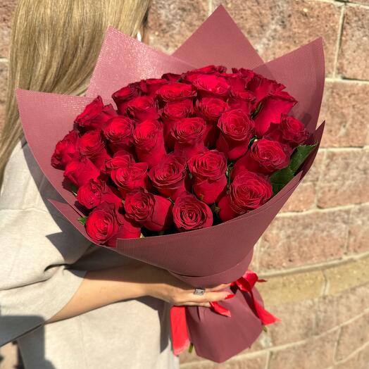 Классика в красном 35 кенийских роз