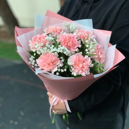 Букет из розовых диантусов и белой гипсофилы (б2006)