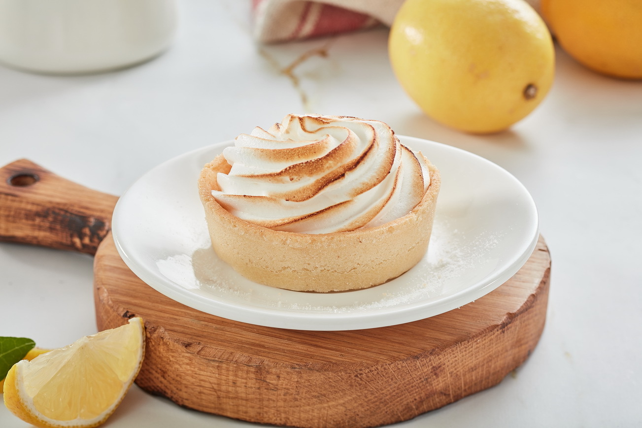 Тарталетка с меренгой и лимонным конфитюром