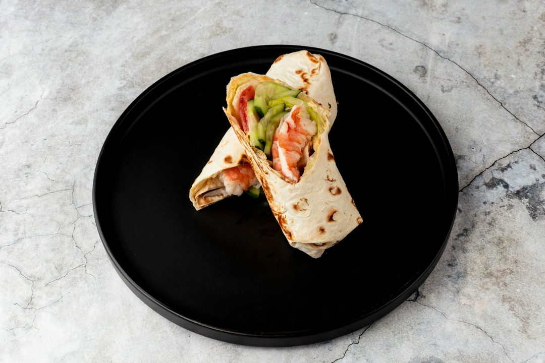 Ролл в лаваше с креветками