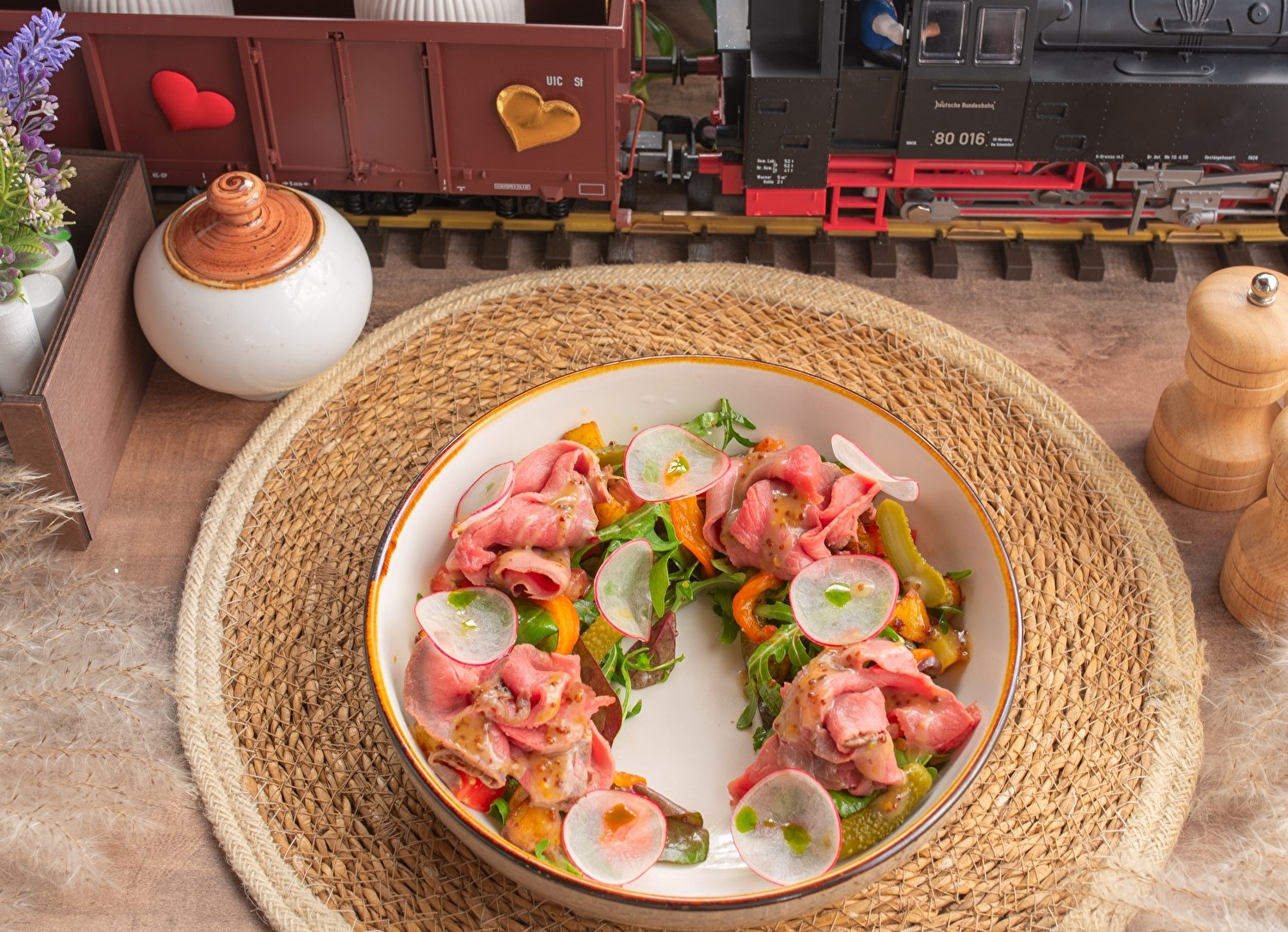 Салат с ростбифом