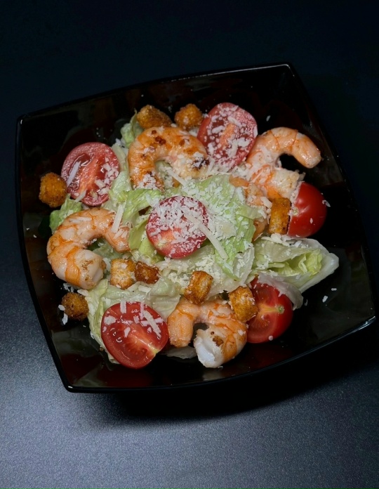 Салат Цезарь с креветкой