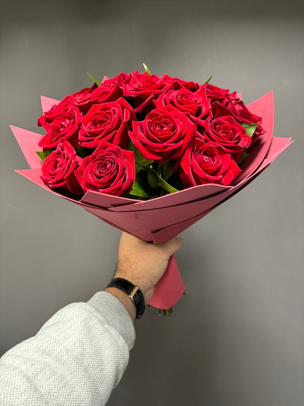Букет классический из 19 красных роз