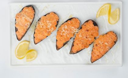 Мидии киви под сырным соусом