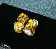 Маки с лососем темпура