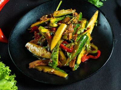 Сочный огурец с говядиной