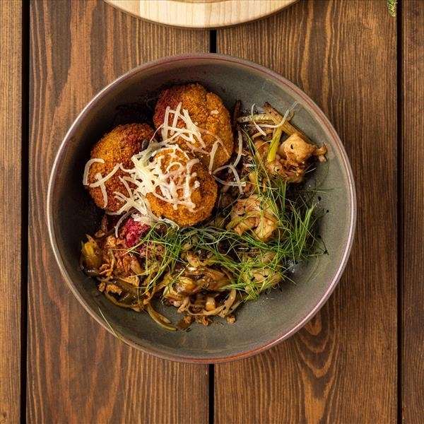 Креветки с огурцом и сельдереем