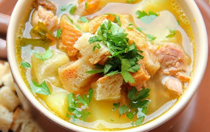 Бульон куриный с гренками