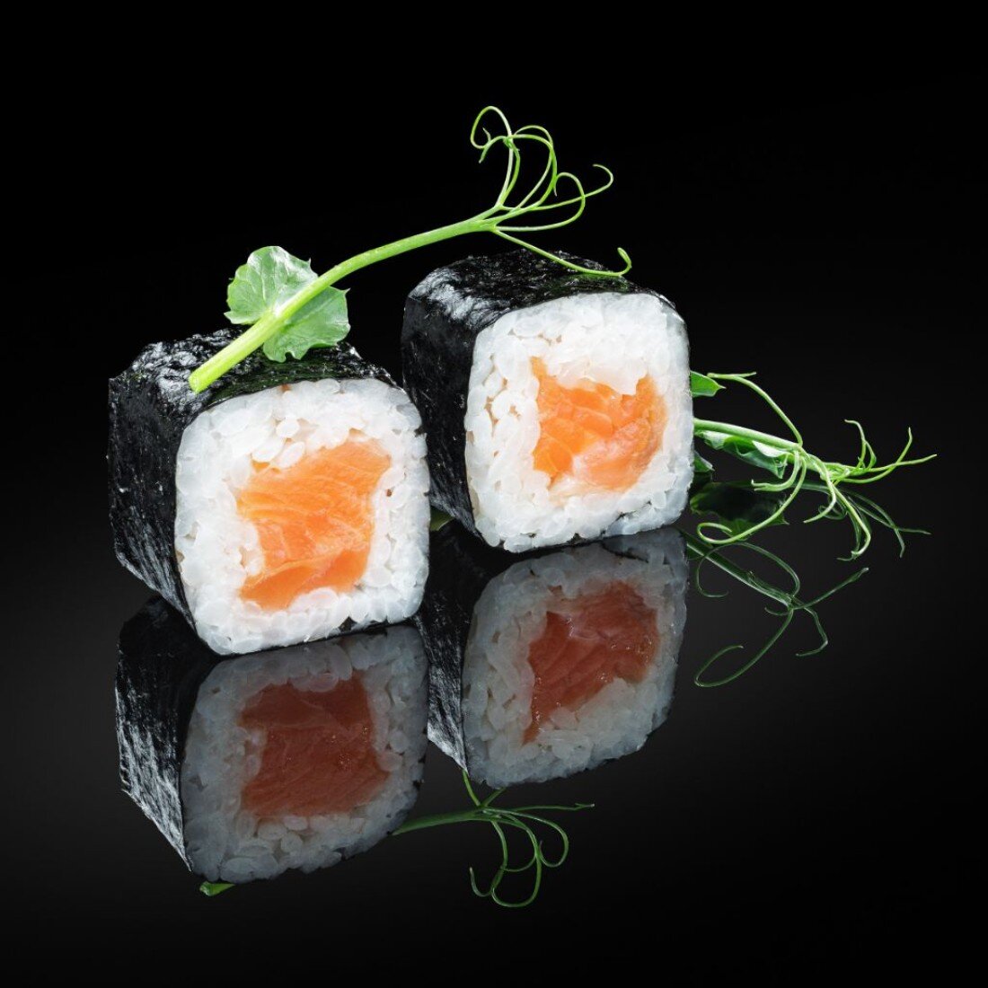 Хосомаки с лососем 150г