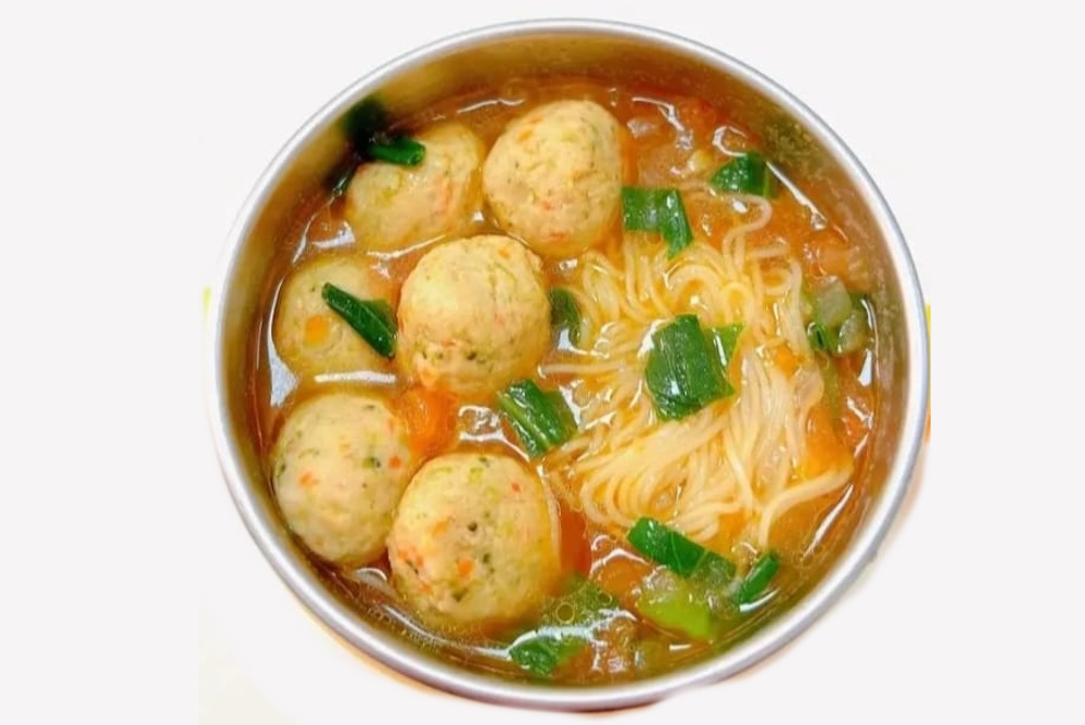 12 Ламен с бульоном и фрикадельками
