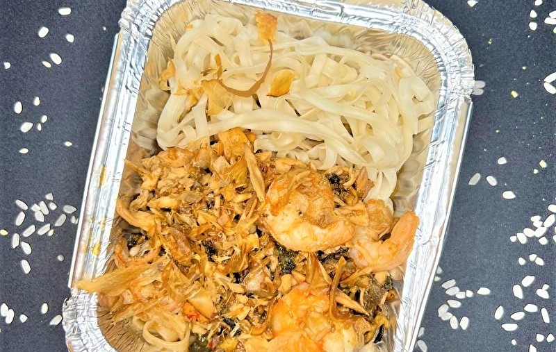 Wok c морепродуктами (яичная лапша)