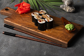 Ролл с угрём