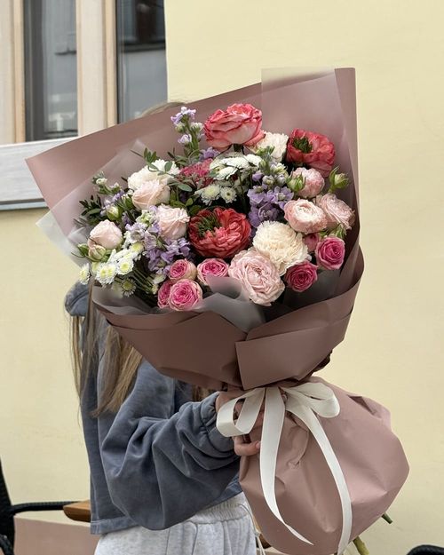 Букет из роз, гвоздик и хризантем