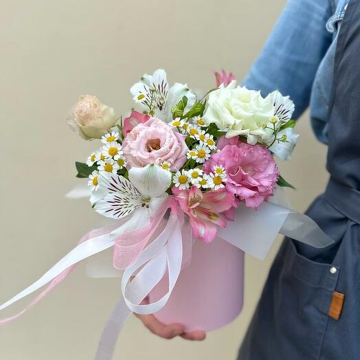 Цветы в коробке комплимент 