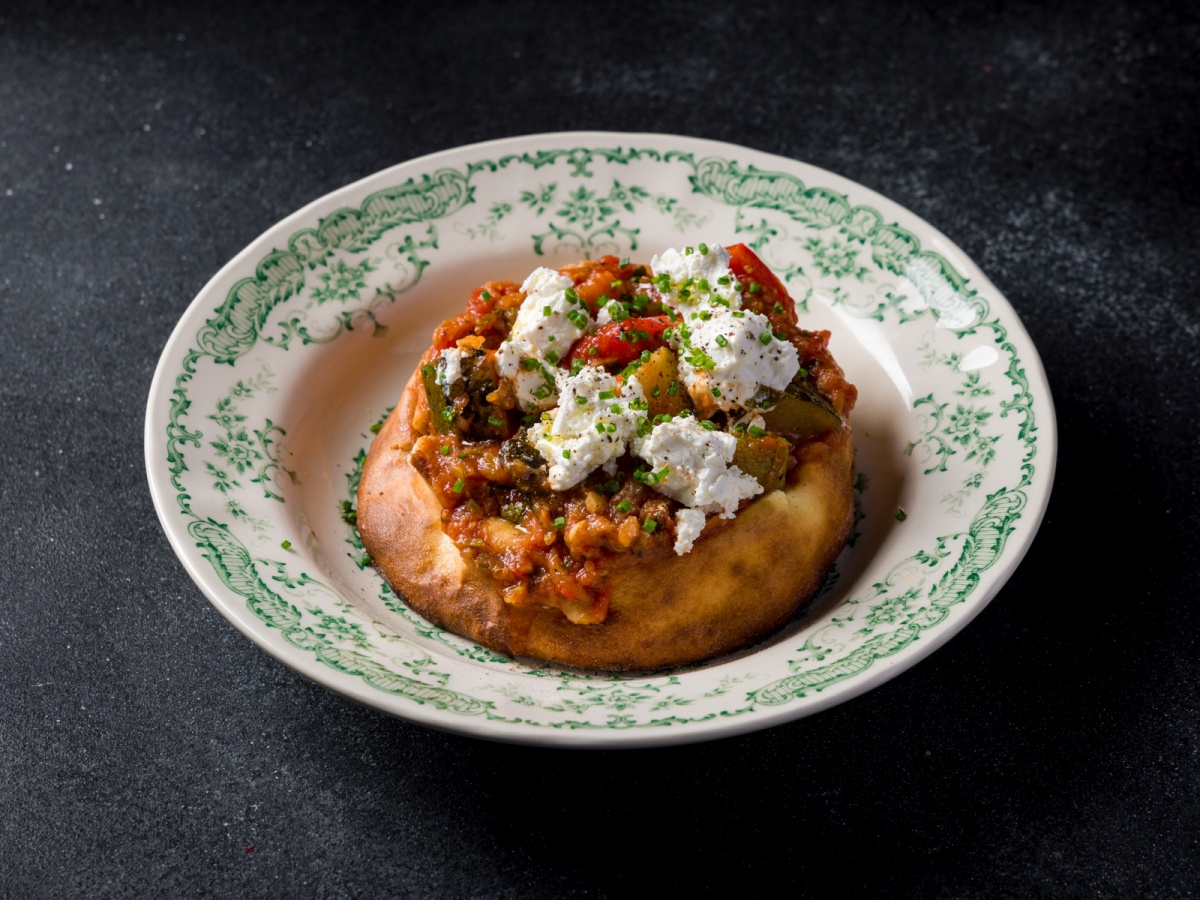 Бриам (печеные овощи на мангале с греческой лепешкой)