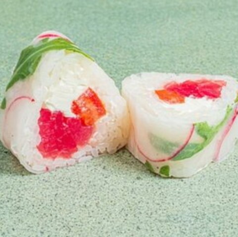 Ролл с тунцом и томатом 