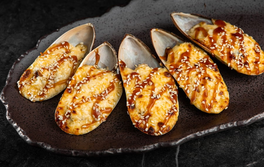 Мидии в сырном соусе