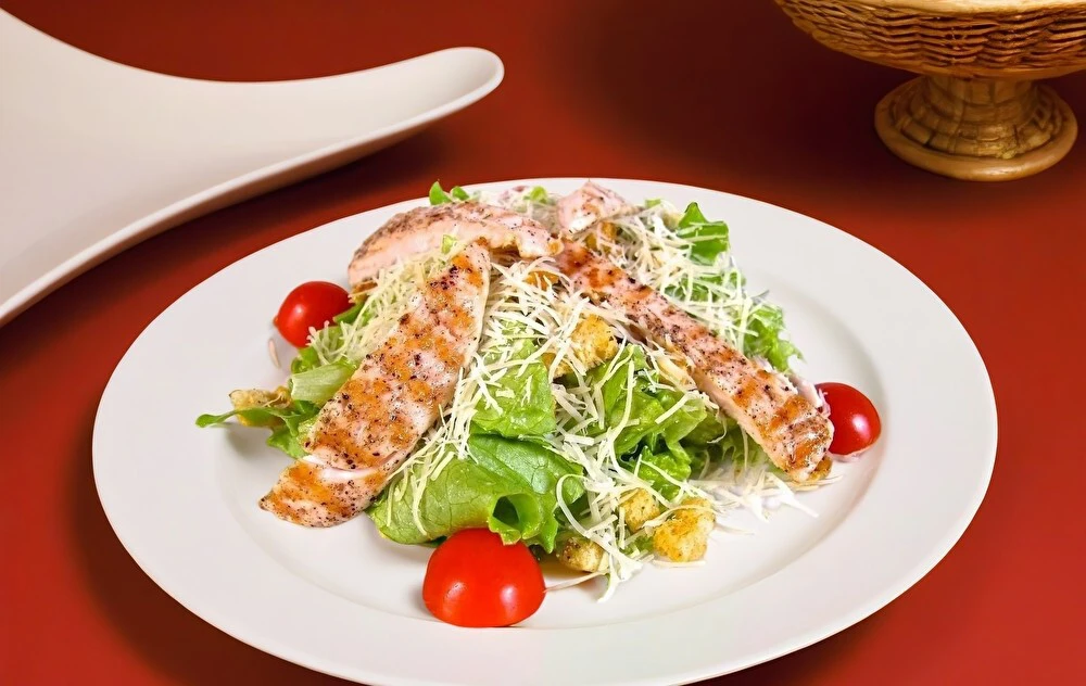 Салат Цезарь с курицей