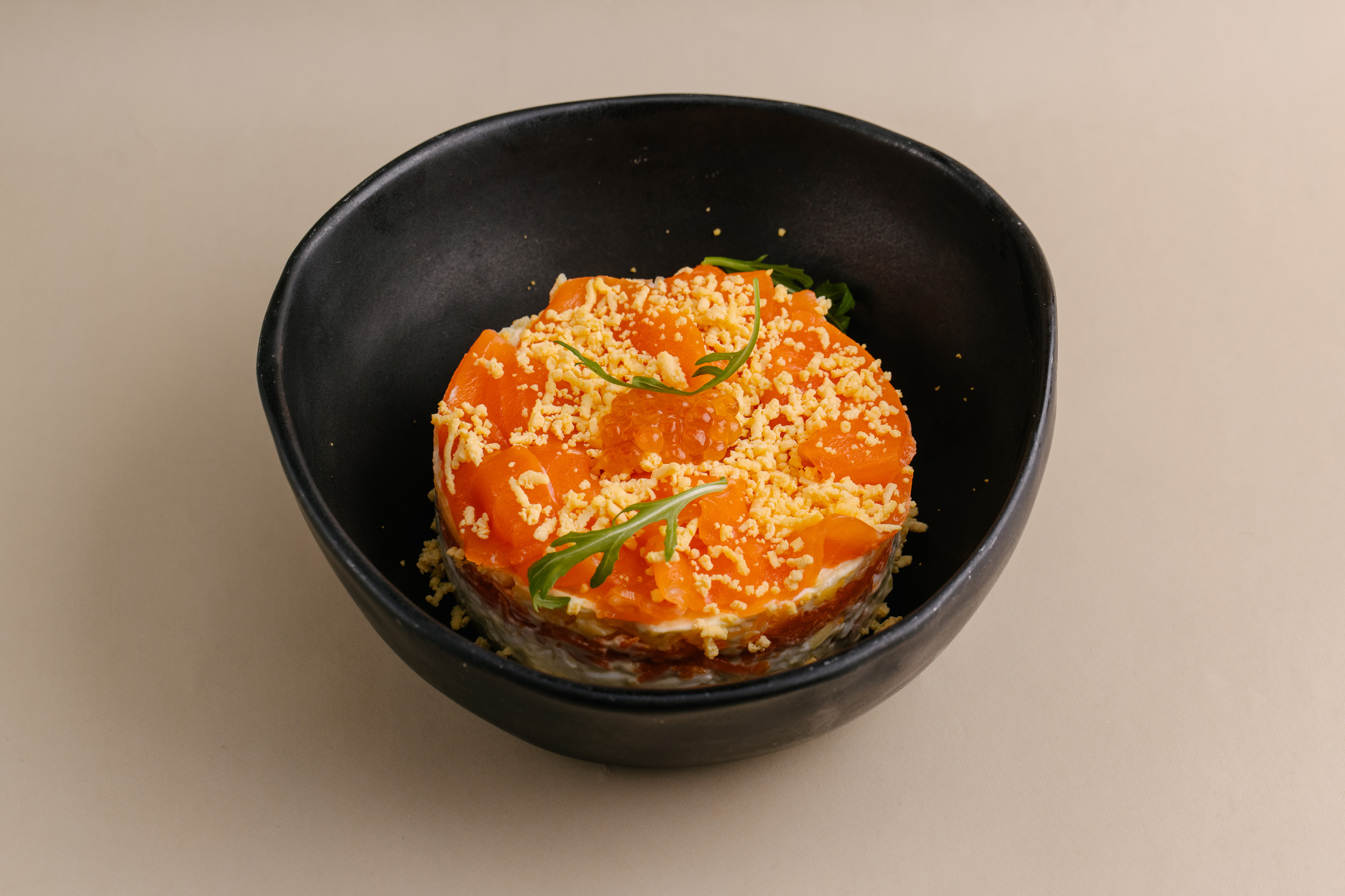 Салат "Мимоза" с красной рыбой и икрой