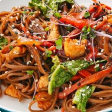 Соба с курицей в соусе кимчи