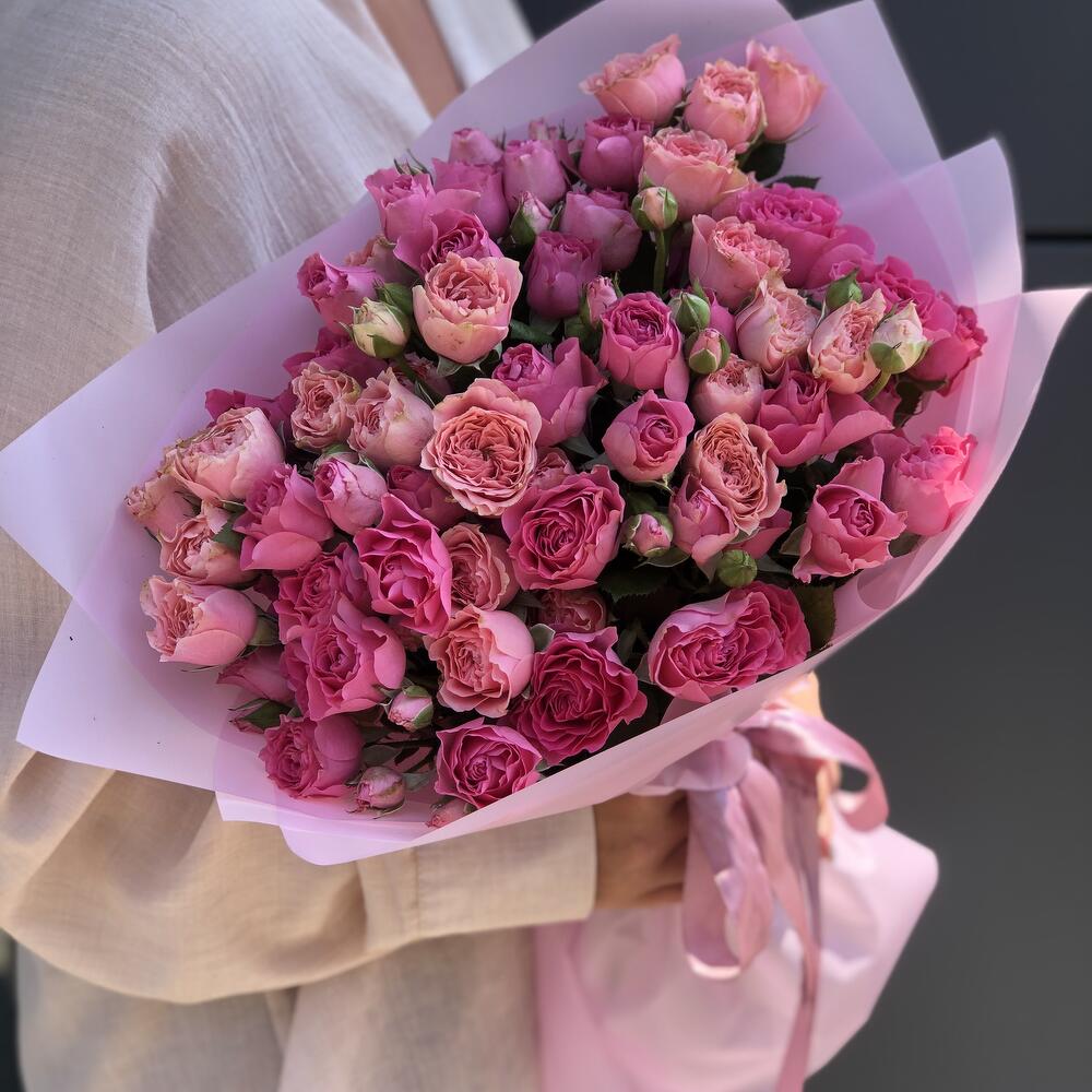 Букет кустовых роз пионовидных