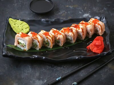Ролл Филадельфия гриль с жареным лососем