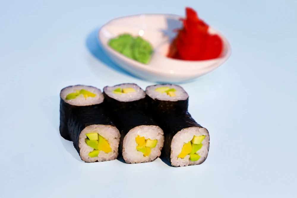 Ролл с авокадо